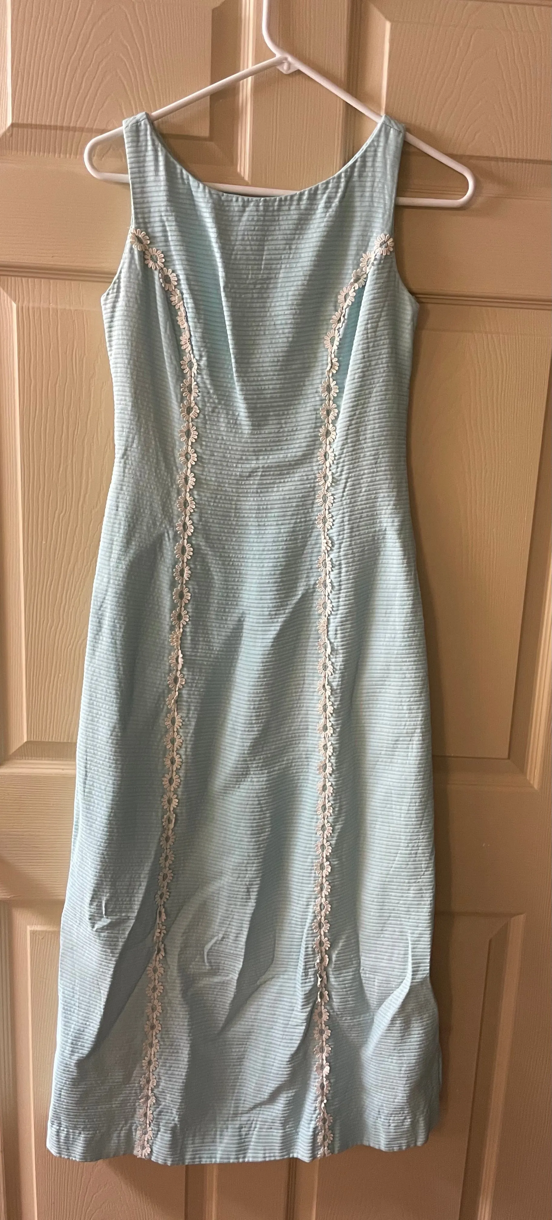 € Vintage MCM Womens DAVISON’S Baby Blue w/ White Applique Daisies Seersucker Maxi Sleeveless Dress Small